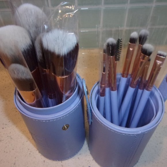 Luxie Dreamcatcher 15 Piece Brush Set & Container.